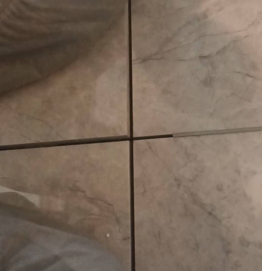 地面瓷砖空鼓不处理会有什么后果嘛图片(地面瓷砖空鼓不处理会有什么后果嘛图片视频)